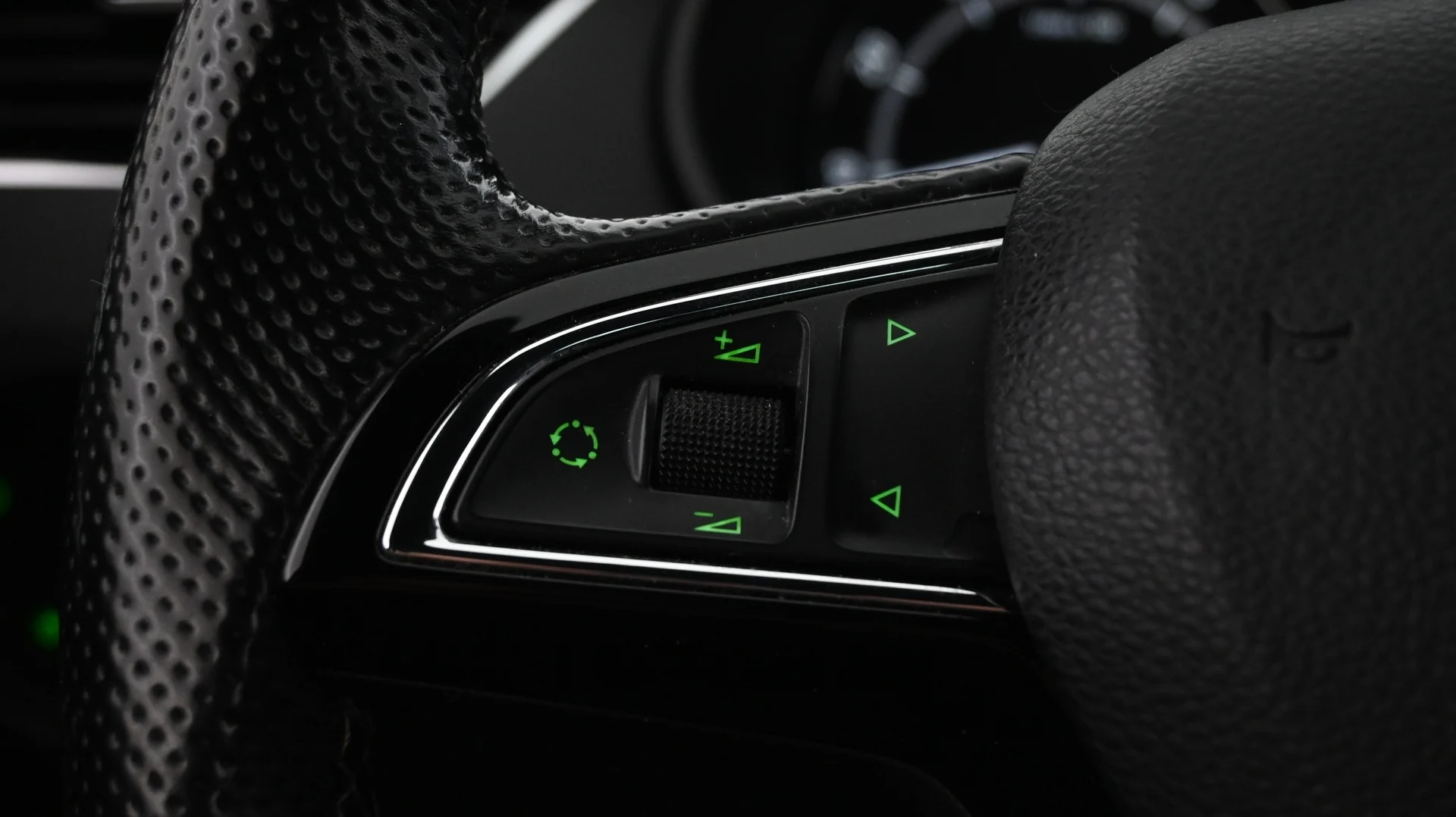 Car Image - 3BfciMCQhycyIwNeEGBNHw