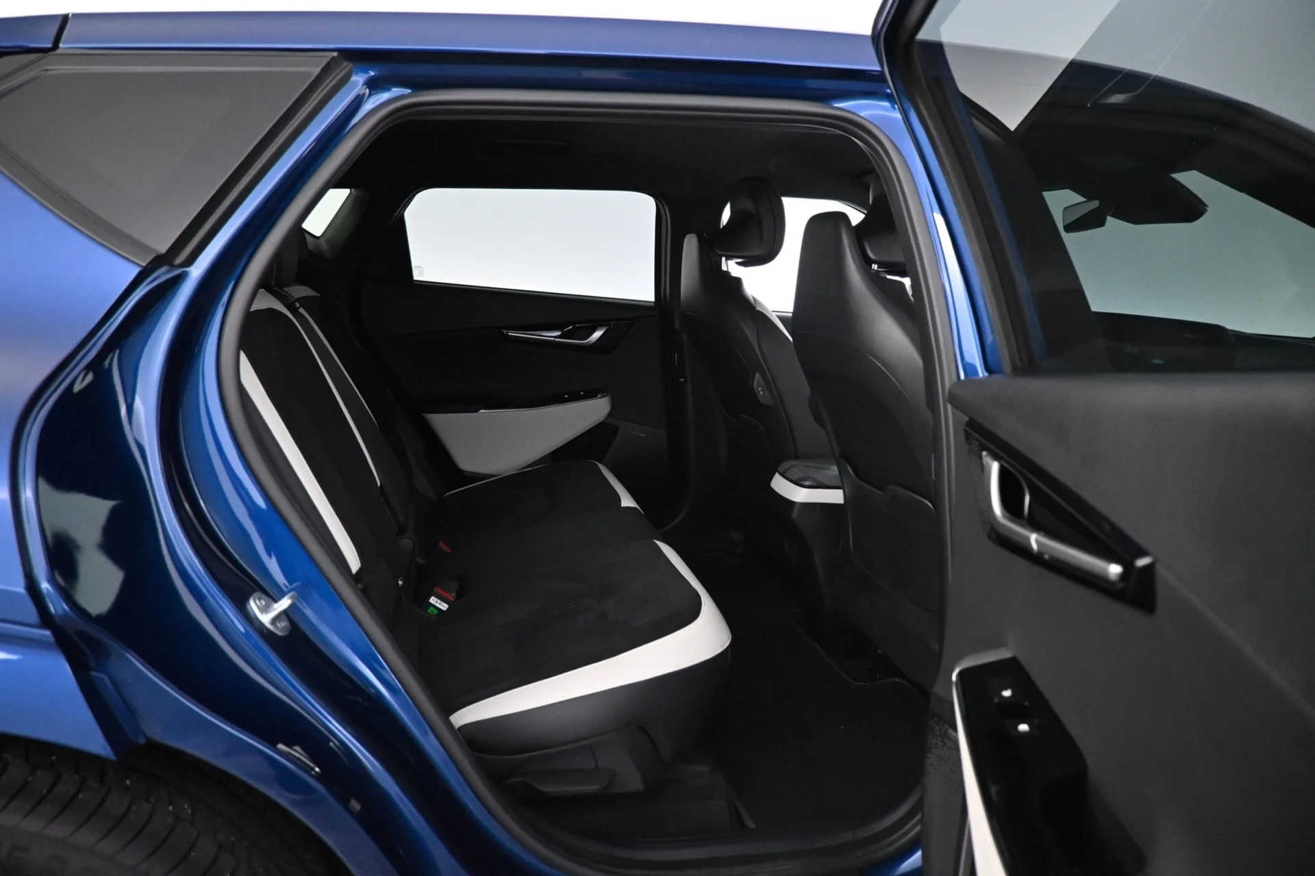 Car Image - L9WmIrGBkvhgJWgsVeCSN