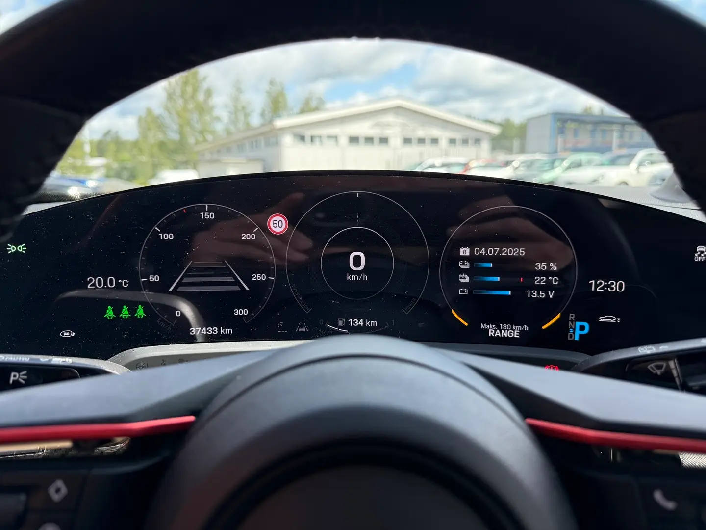 Car Image - BnGla9znFvewAZFFSoJXd