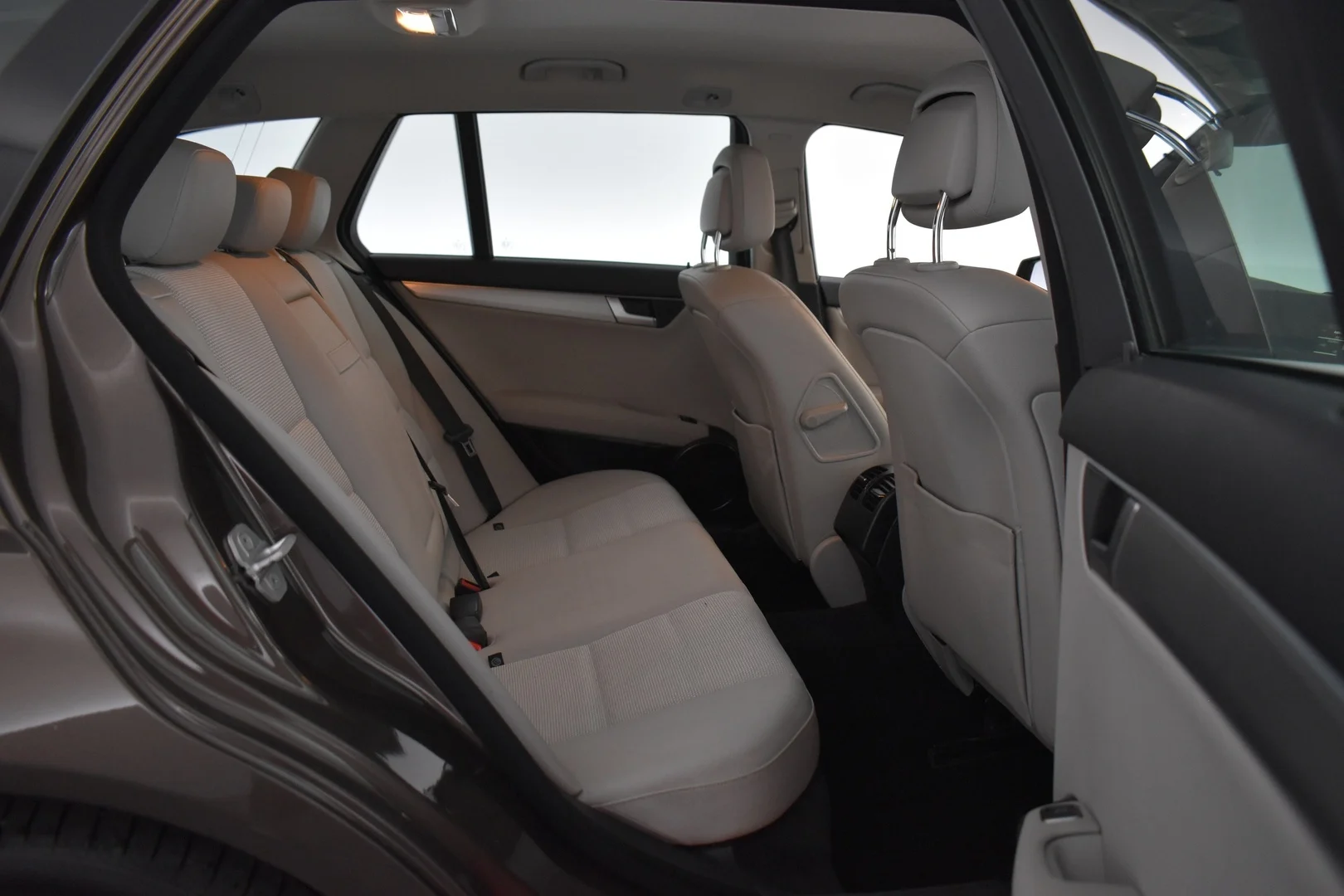 Car Image - 2dhB1mK3ZVHQYd18Y60XqO