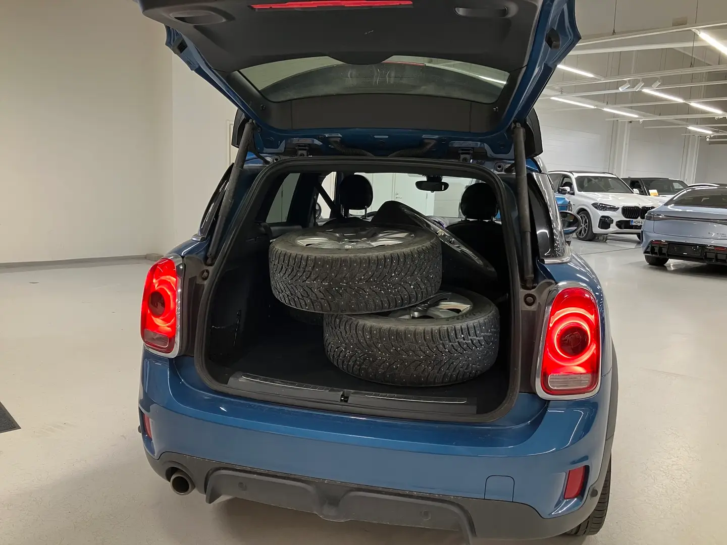 Car Image - 3y6UiuQuSFcWK8jdnfaXve