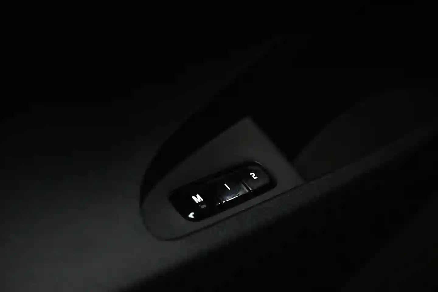 Car Image - WCKyEU7Kmb12rhhoJezgB