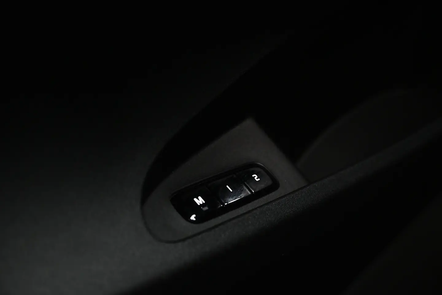 Car Image - WCKyEU7Kmb12rhhoJezgB