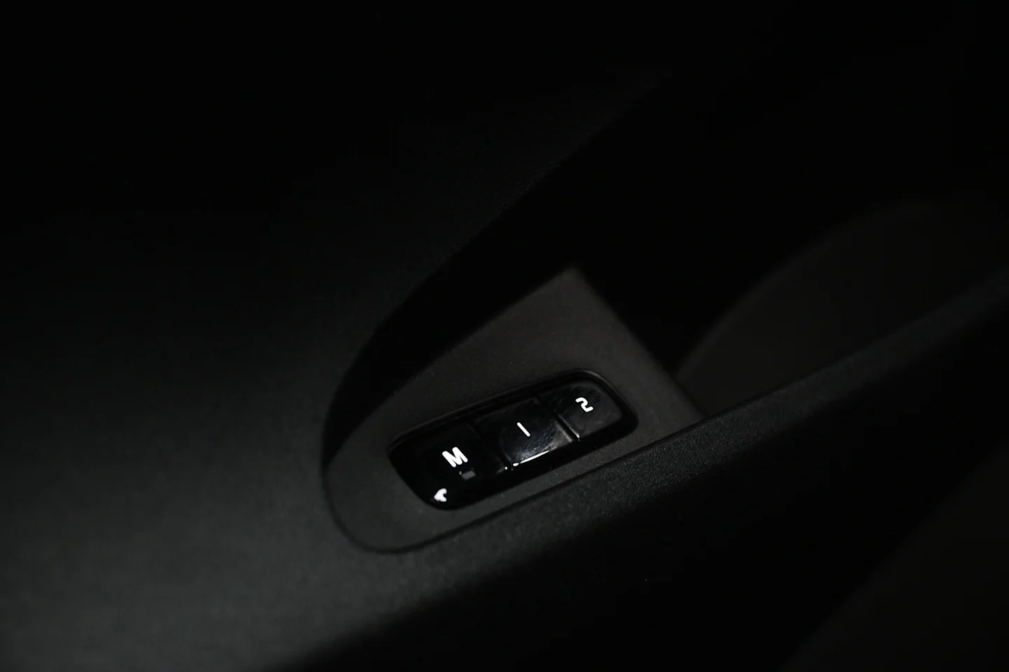 Car Image - WCKyEU7Kmb12rhhoJezgB