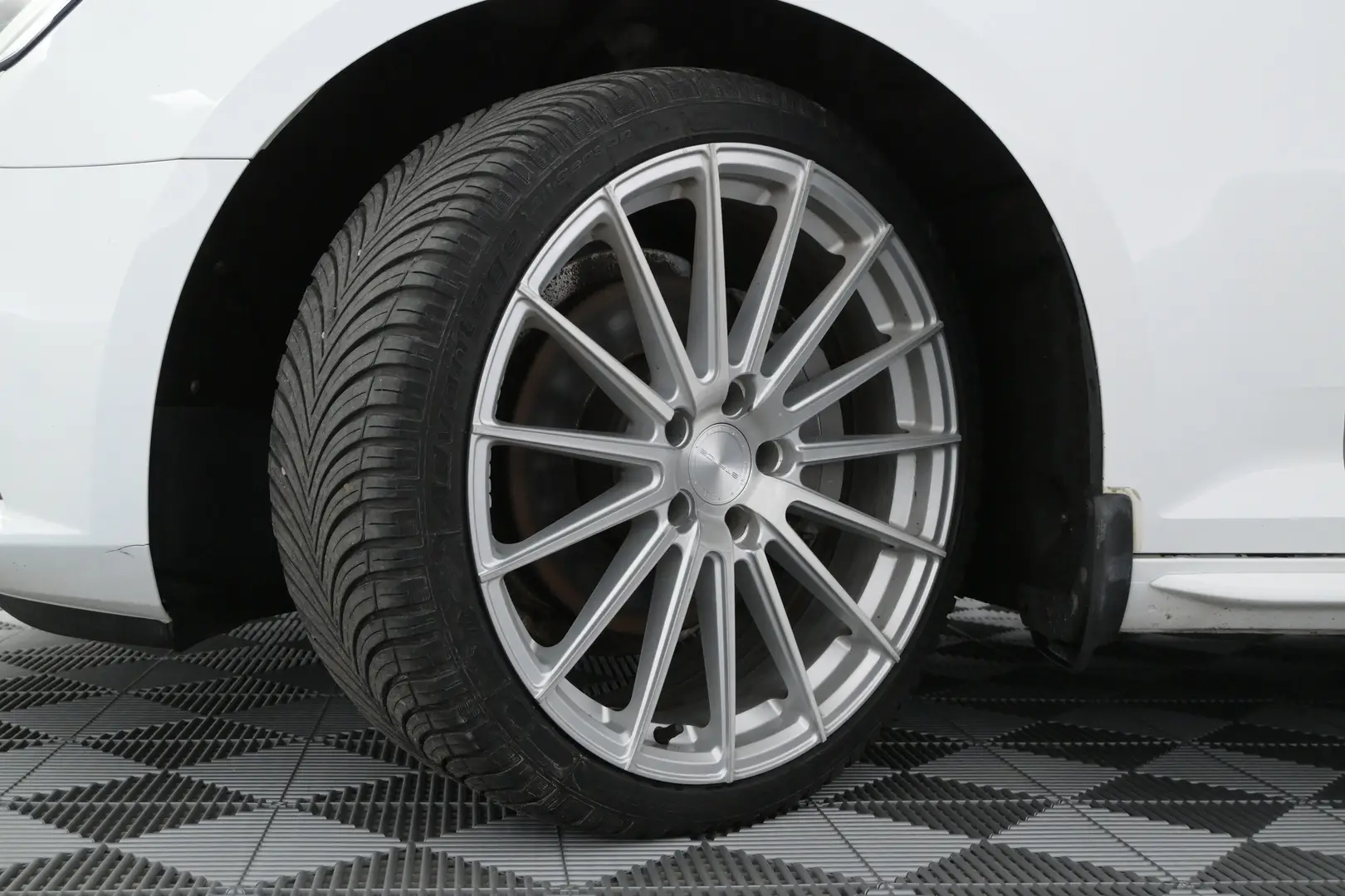 Car Image - 5MJc3RFIrRLsPRkhe3HJP3