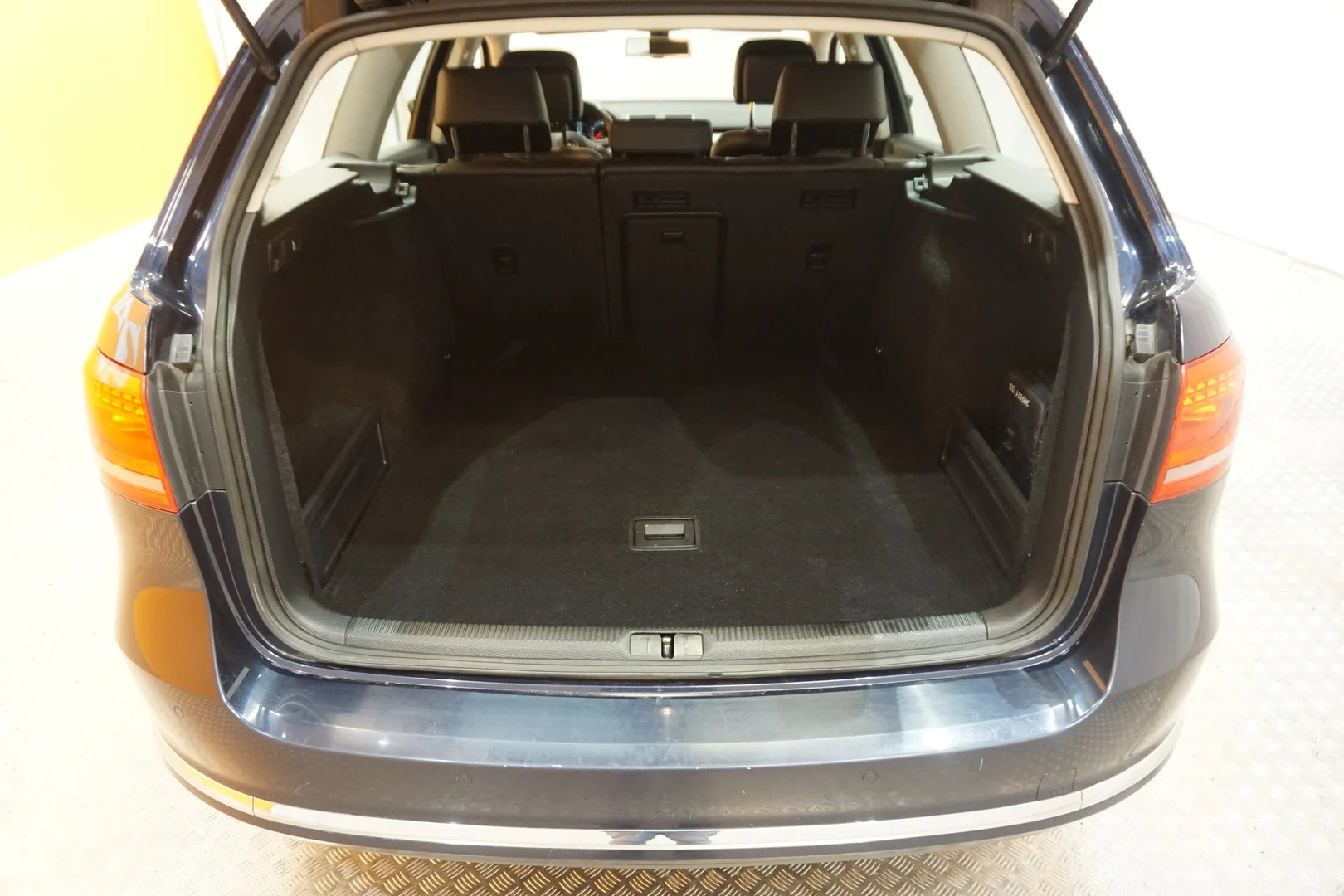 Car Image - 3rmQGI0GAeeV1Aw8hMzssR