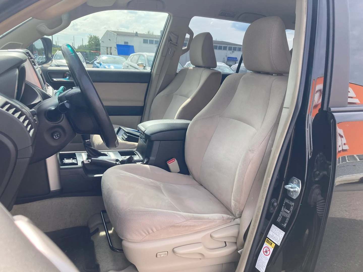 Car Image - 5M5YdG0PzylyqLbdGWuZsi