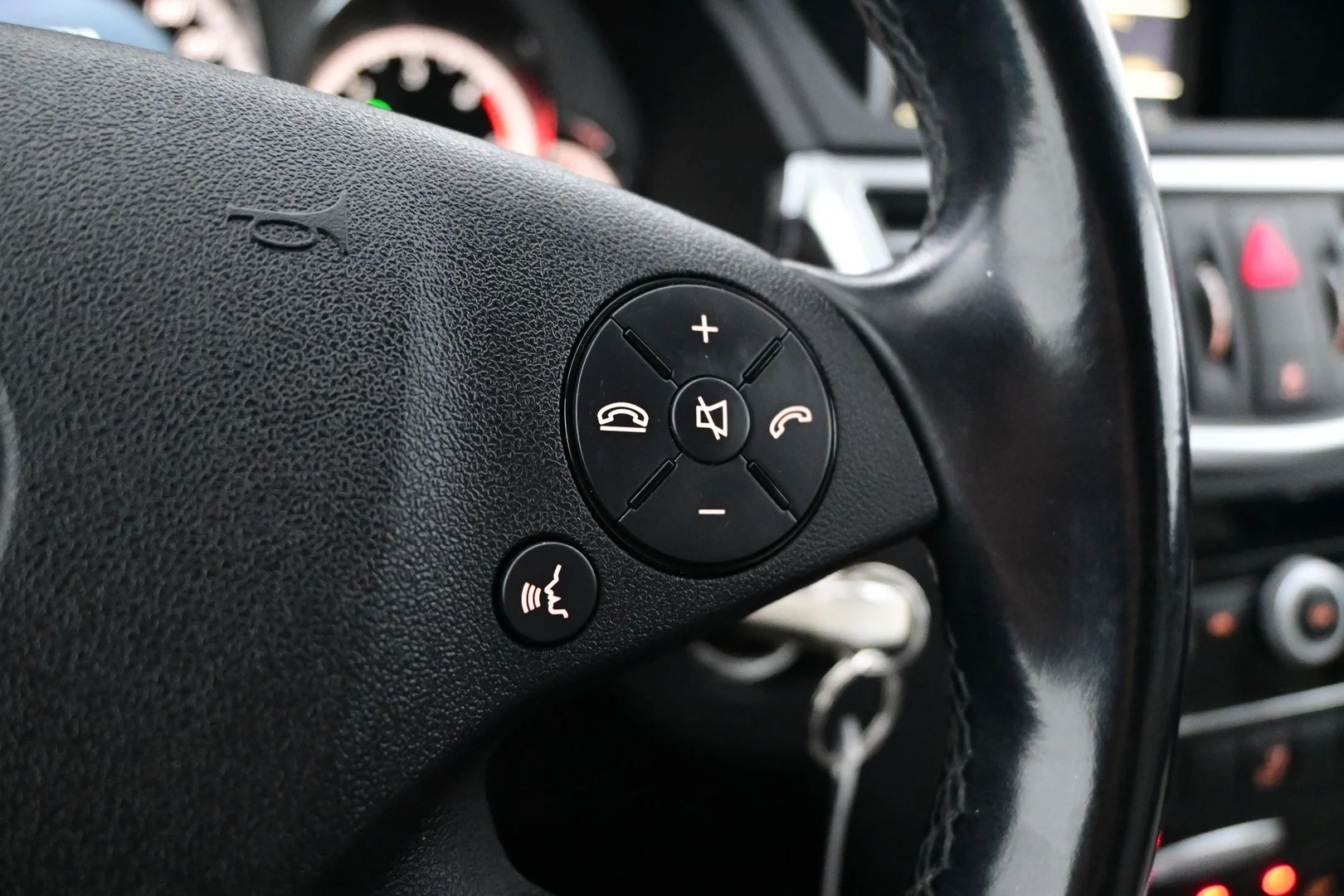 Car Image - VvFHSVqbiqK1OtuMMyfzX