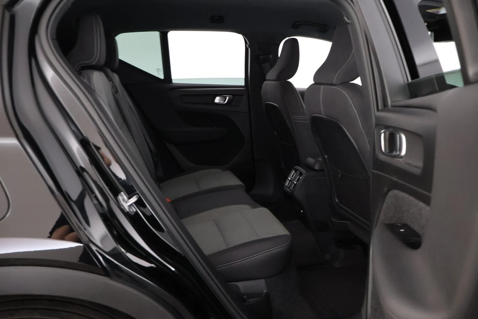 Car Image - 5gCJb8pGcarHuStHQENLQp