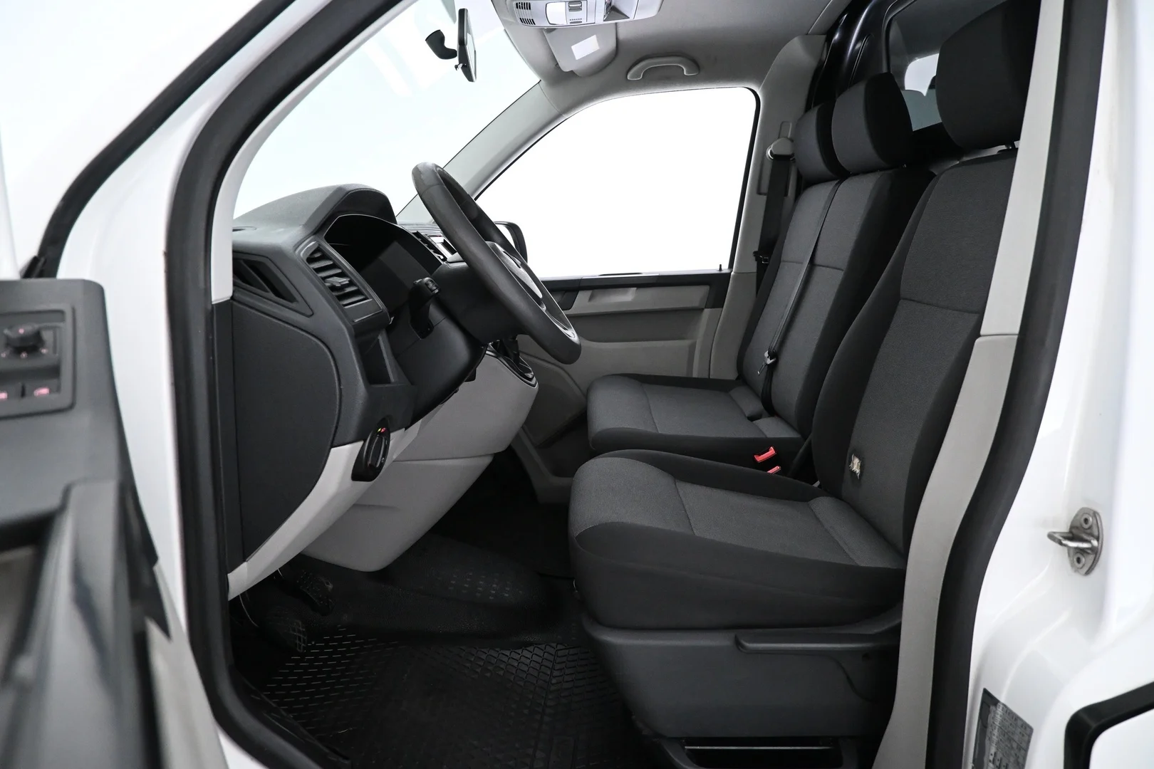 Car Image - 6ujXGNedO60OZsMQMhpd9P