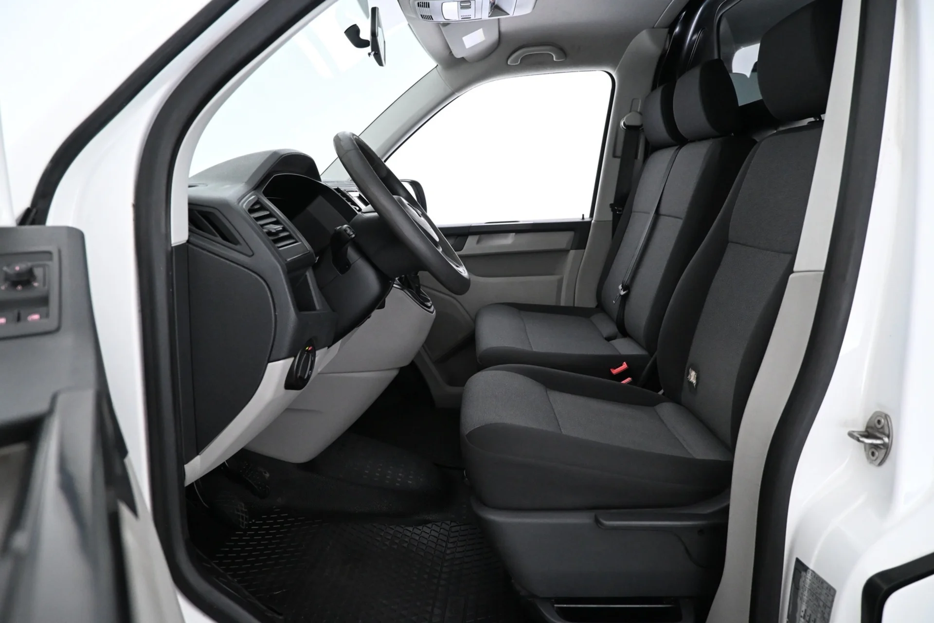 Car Image - 6ujXGNedO60OZsMQMhpd9P