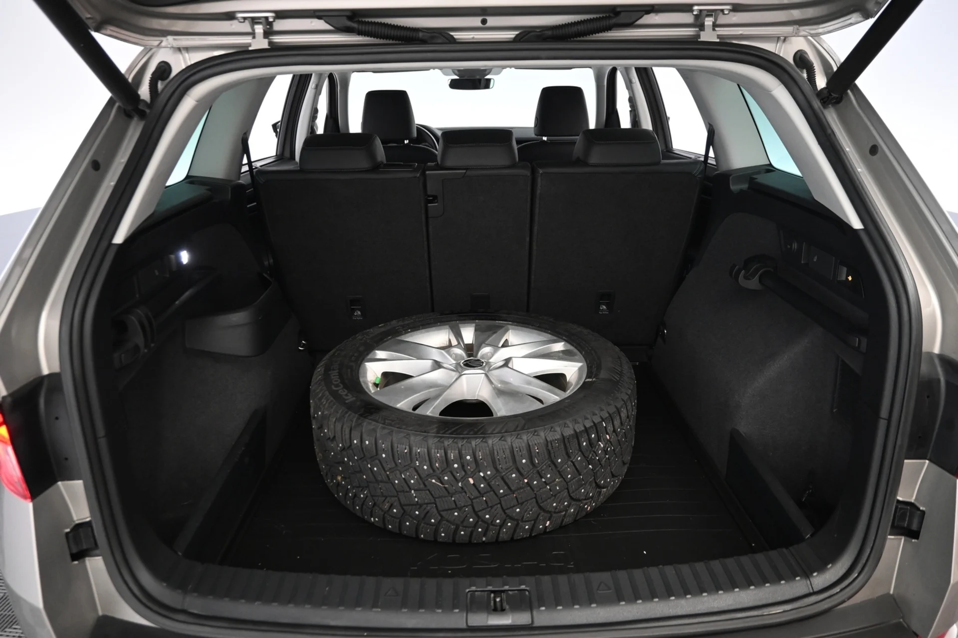 Car Image - 3SoY7u4VcKUvuY8ORQyNC6