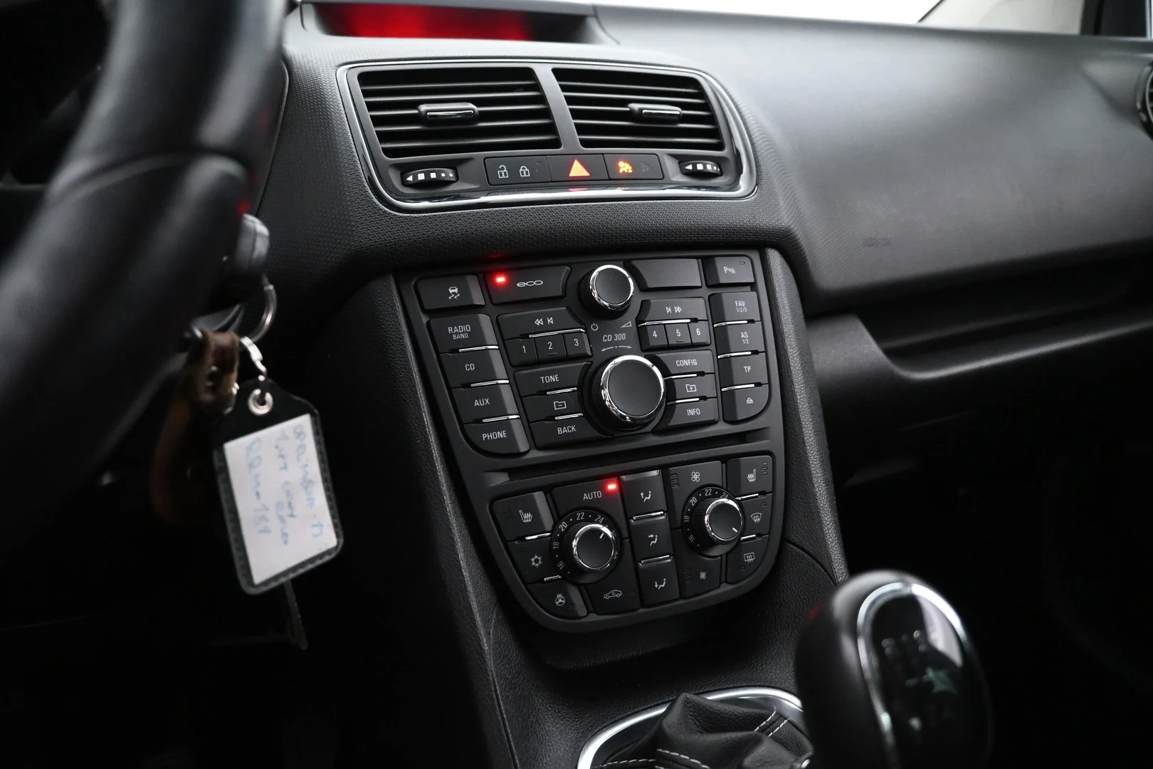 Car Image - 3ErD7zzcaAIS8fYoZ8IV4r
