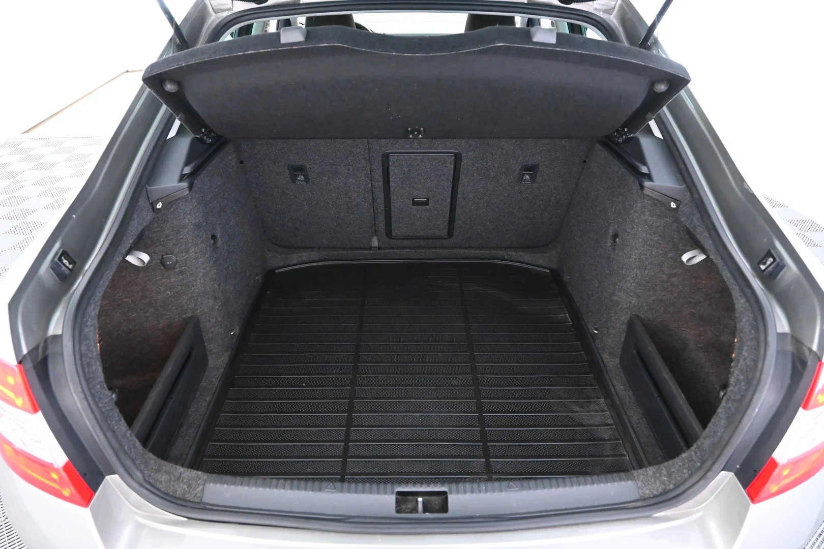 Car Image - 3Q2KXkfXqnCeqRr84cfWfC