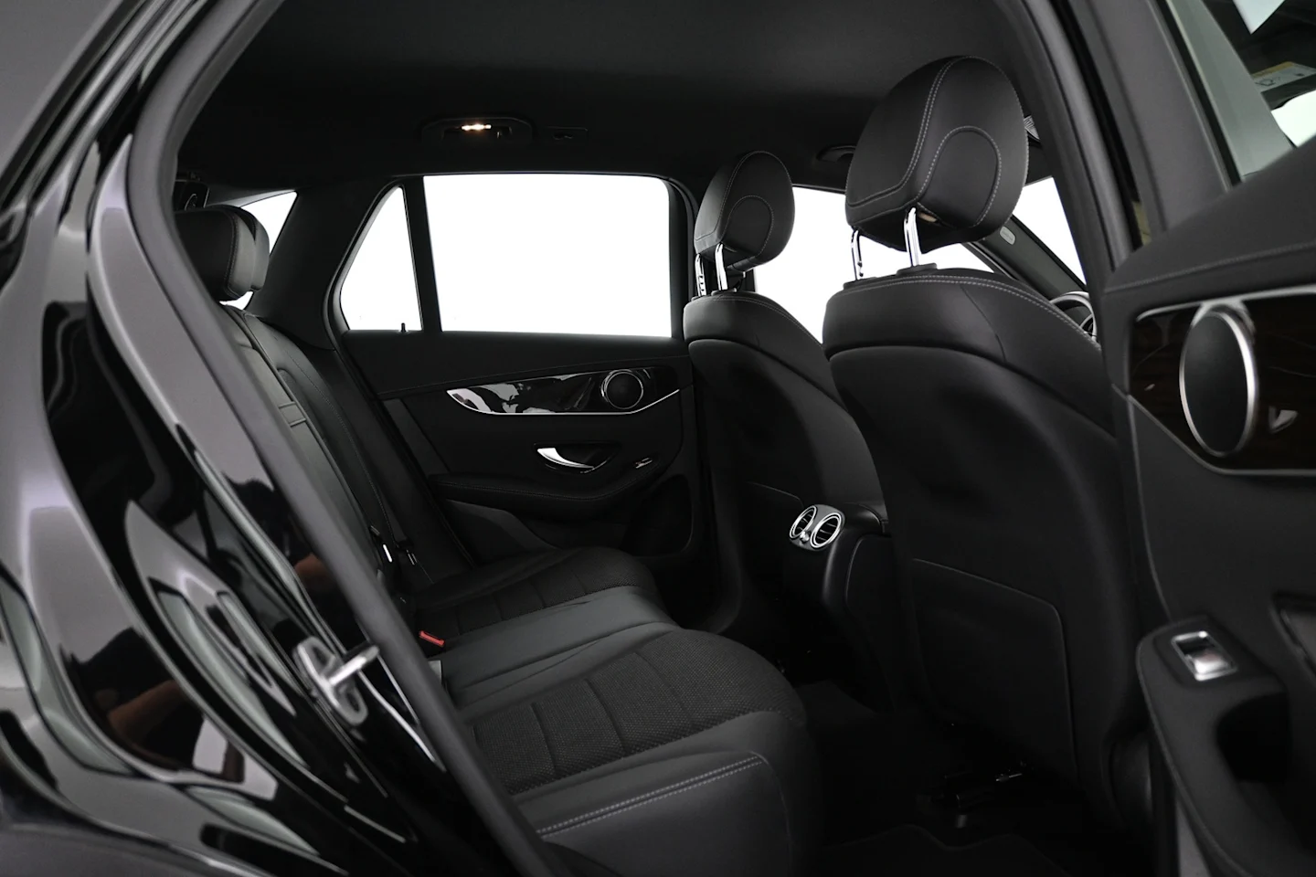 Car Image - 6H2r5xwdSU8rhUpXaard6D