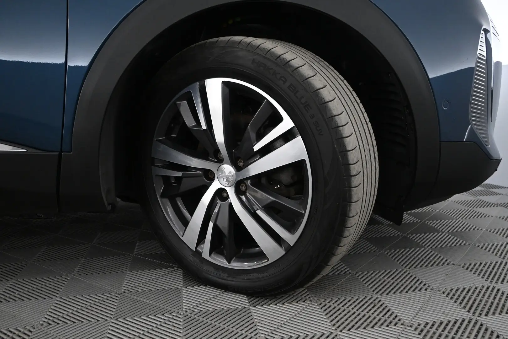 Car Image - 3R0En8F9nL2cBXsMDIMh8N