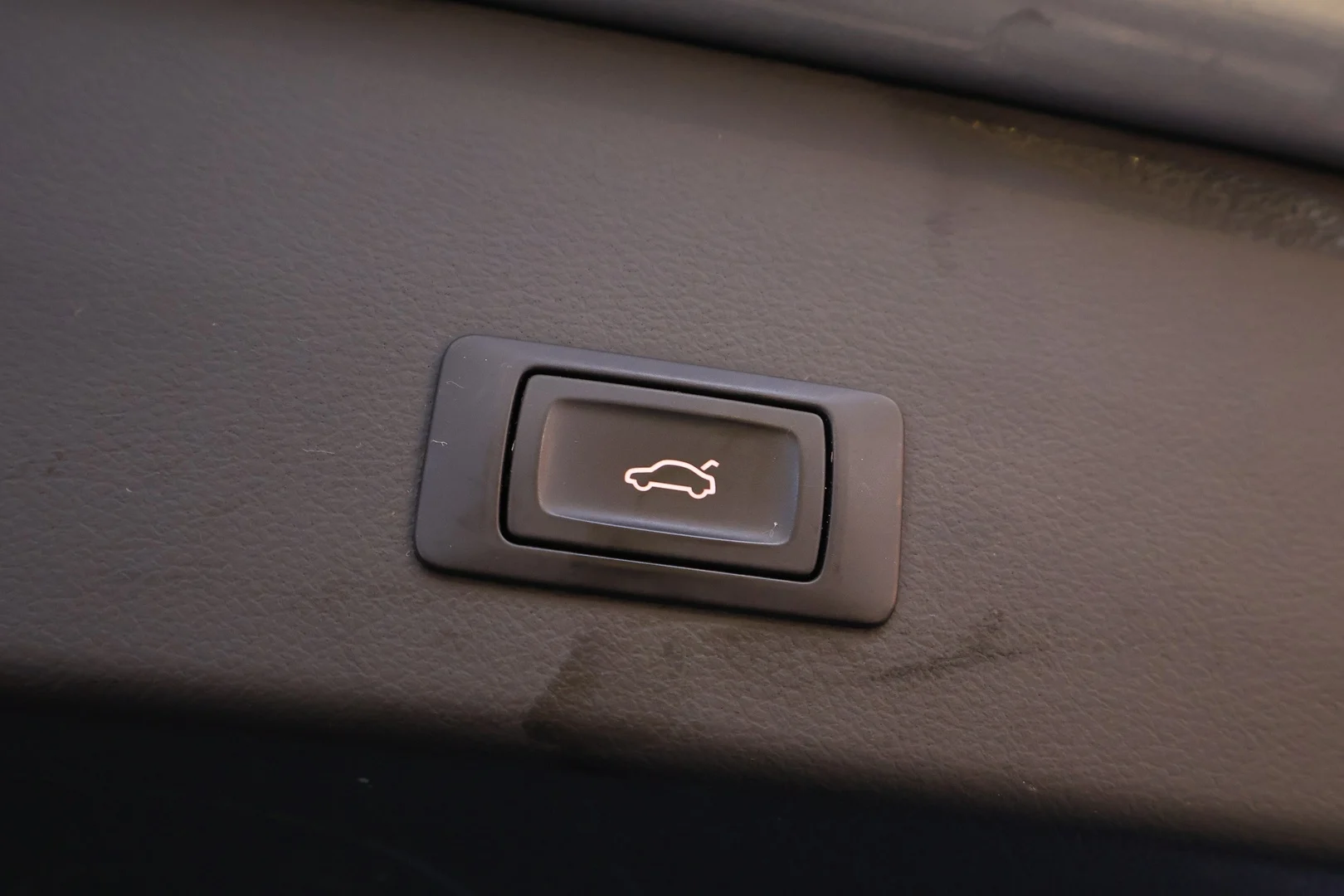 Car Image - 2z1fAE3Gn5lDkvFYGfOxAH