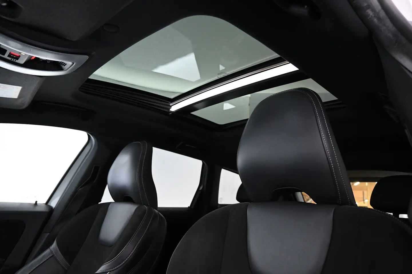 Car Image - lmCUQPSB9RBfV45qtSugA
