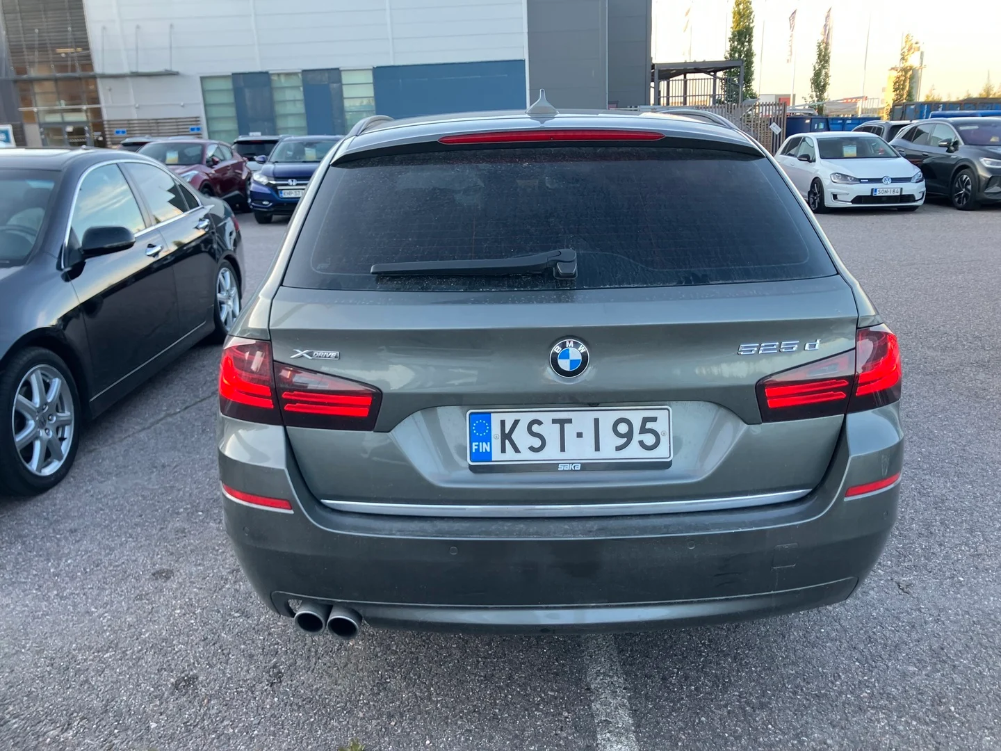 Car Image - 64NRsJB1XdzB4F9shqFkfo