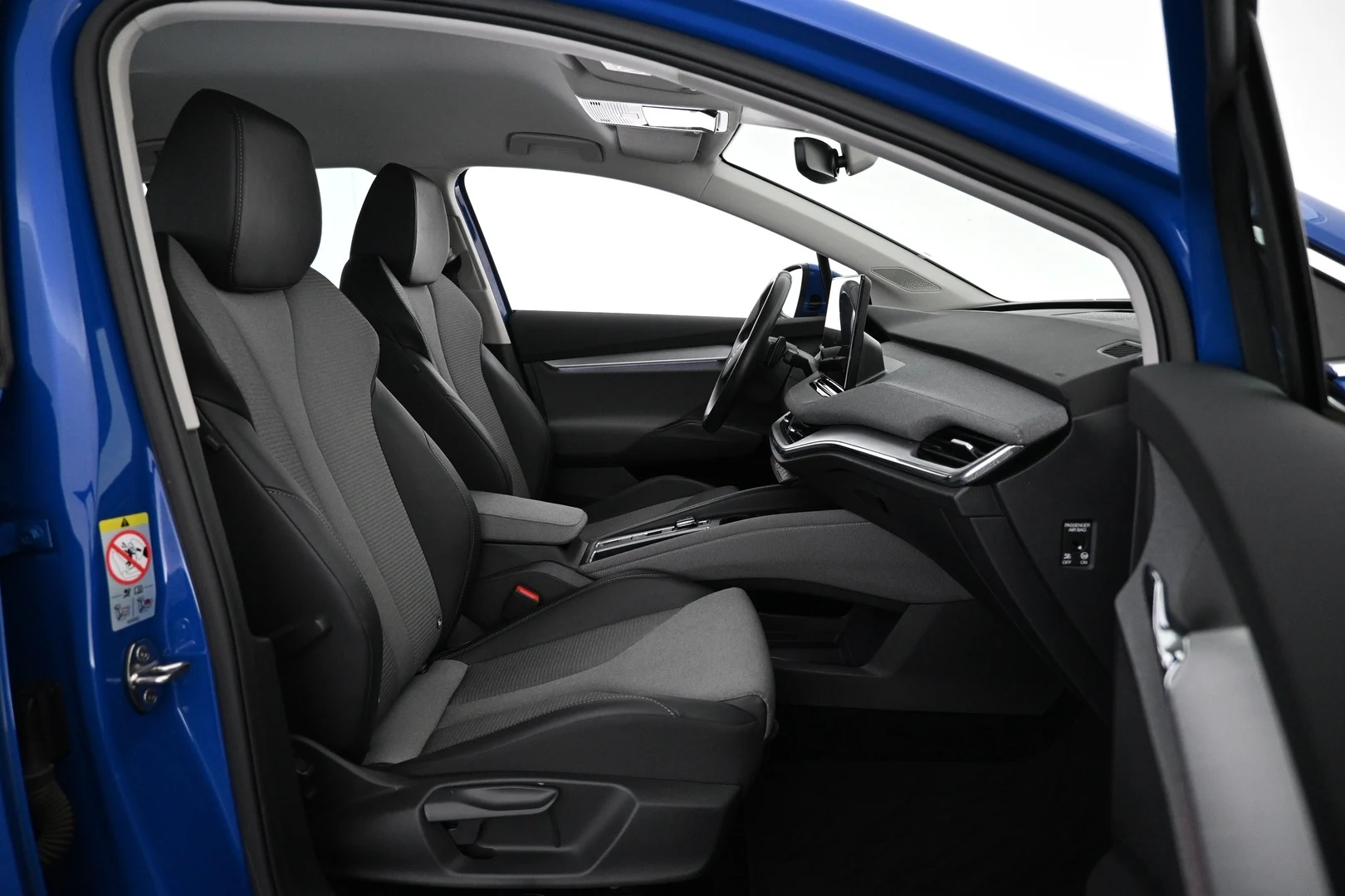Car Image - Sx5FfyAITcq6GHgIKhwgO