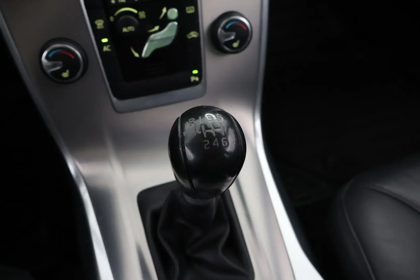 Car Image - 3PwO9ughuMdR1iicjuxD4q