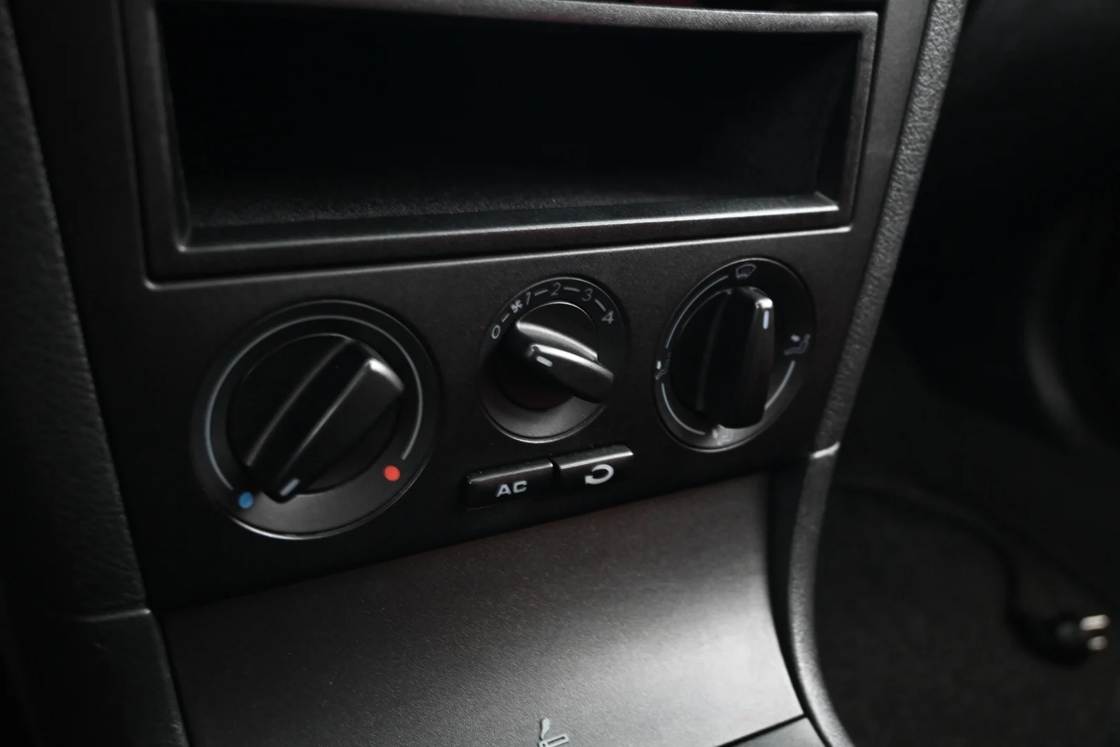 Car Image - 1UiOgzb31OzfYzTtwq638D