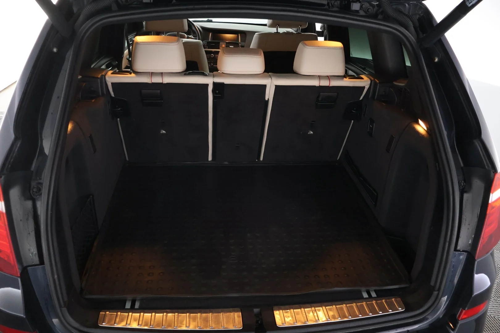 Car Image - b4XYh5lutptVZL0xpKLvK