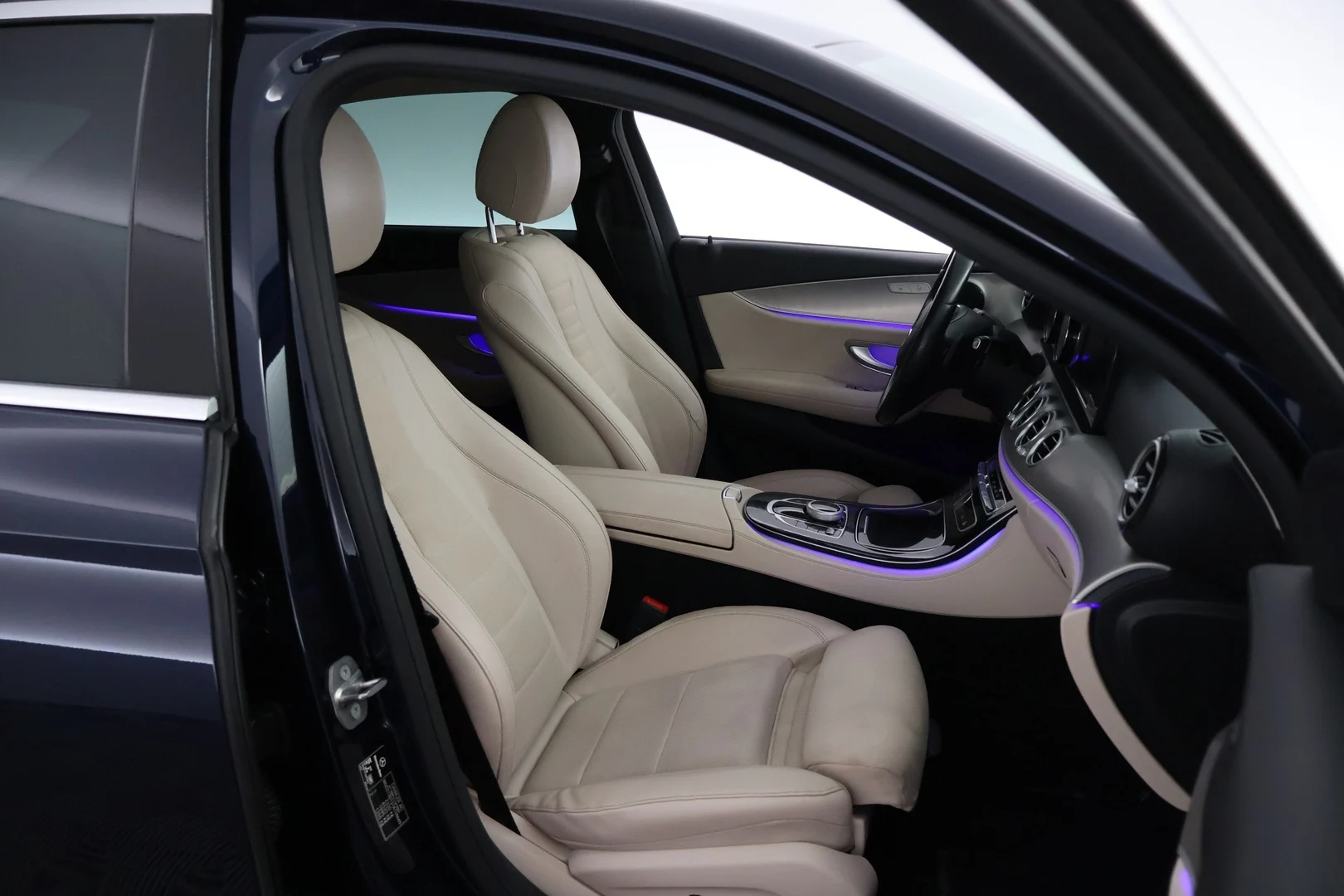 Car Image - 5iAFwpKBvs7FyRRWXxDqoF