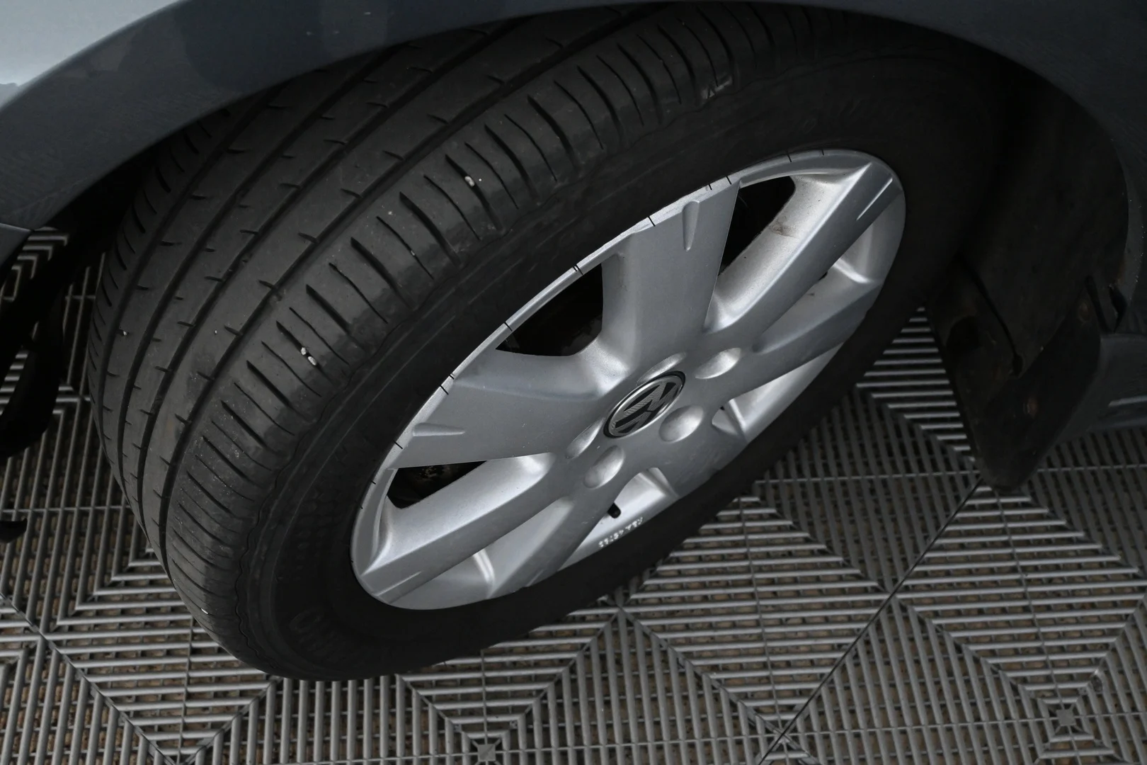 Car Image - 53lsiTqr7sfFz9kvoHIhpb