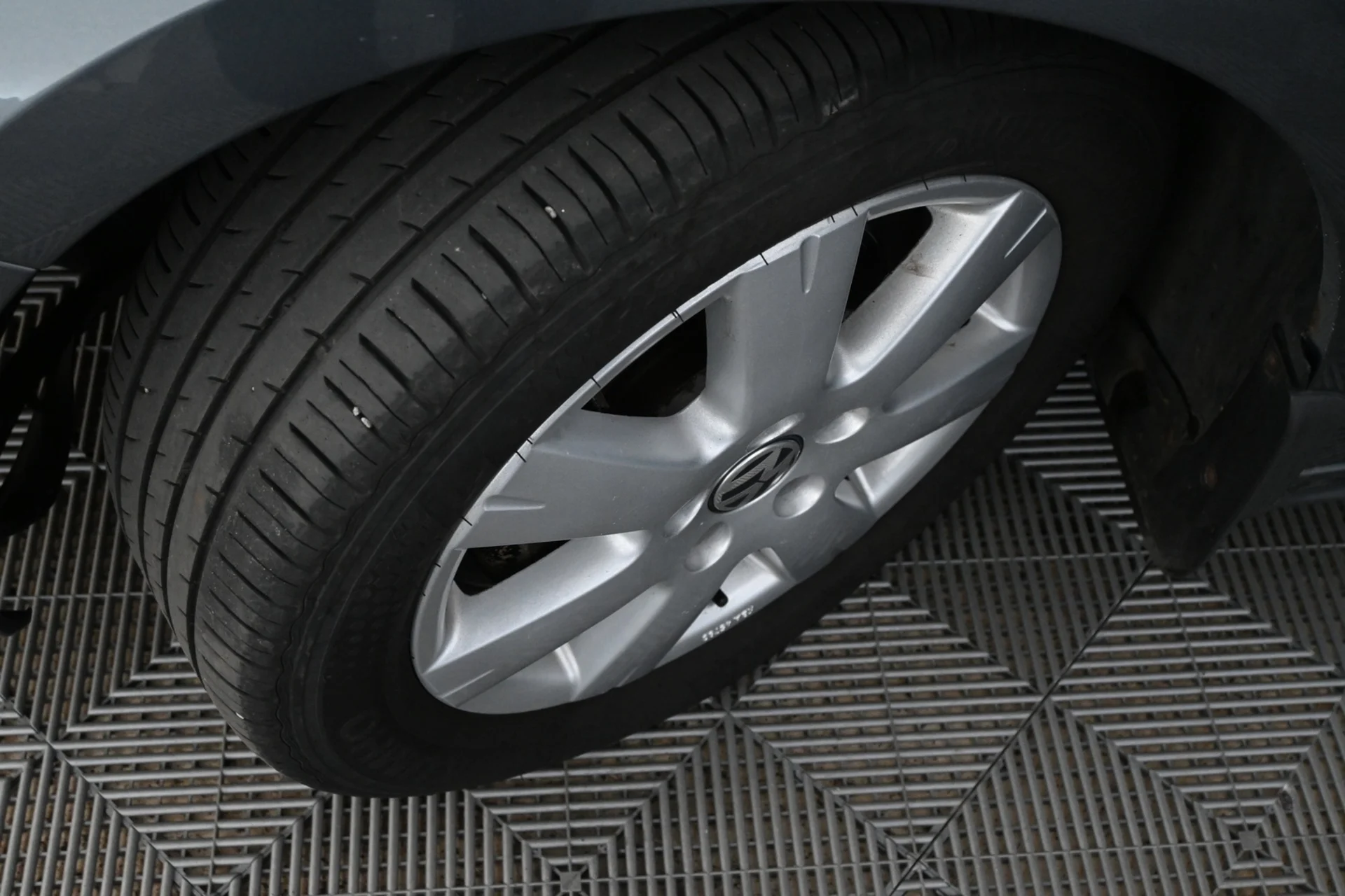 Car Image - 53lsiTqr7sfFz9kvoHIhpb