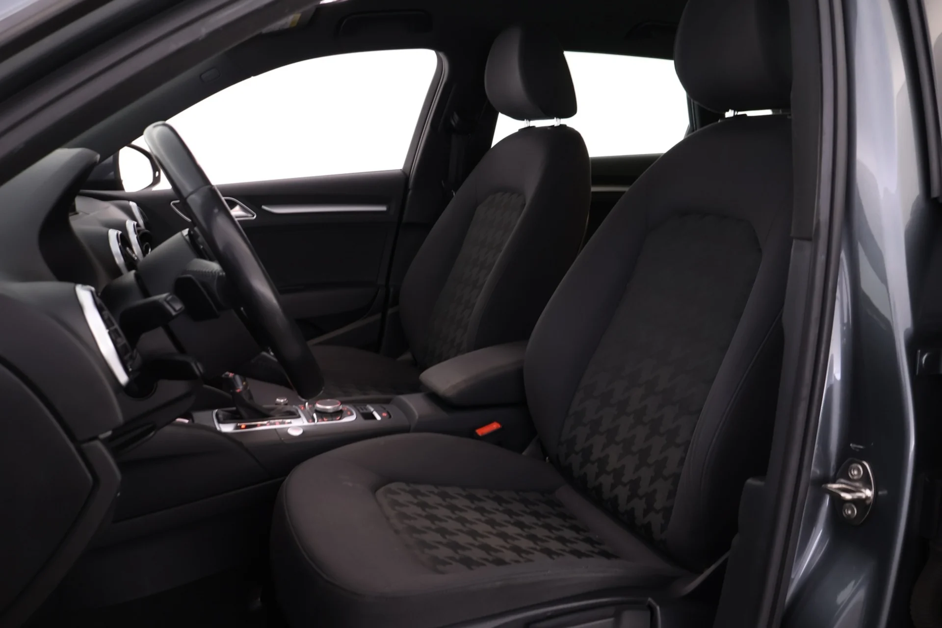 Car Image - 6jXDHOdEFJfKyHLxePbjDP