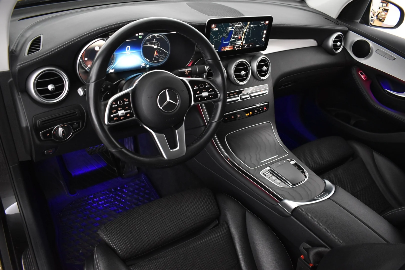 Car Image - Yl7aSWTRHJaisY7GTPGI1
