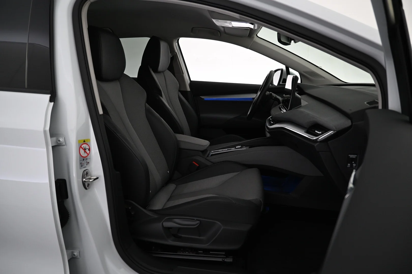 Car Image - 6syIhLi71X9RsXFaxCIzIN