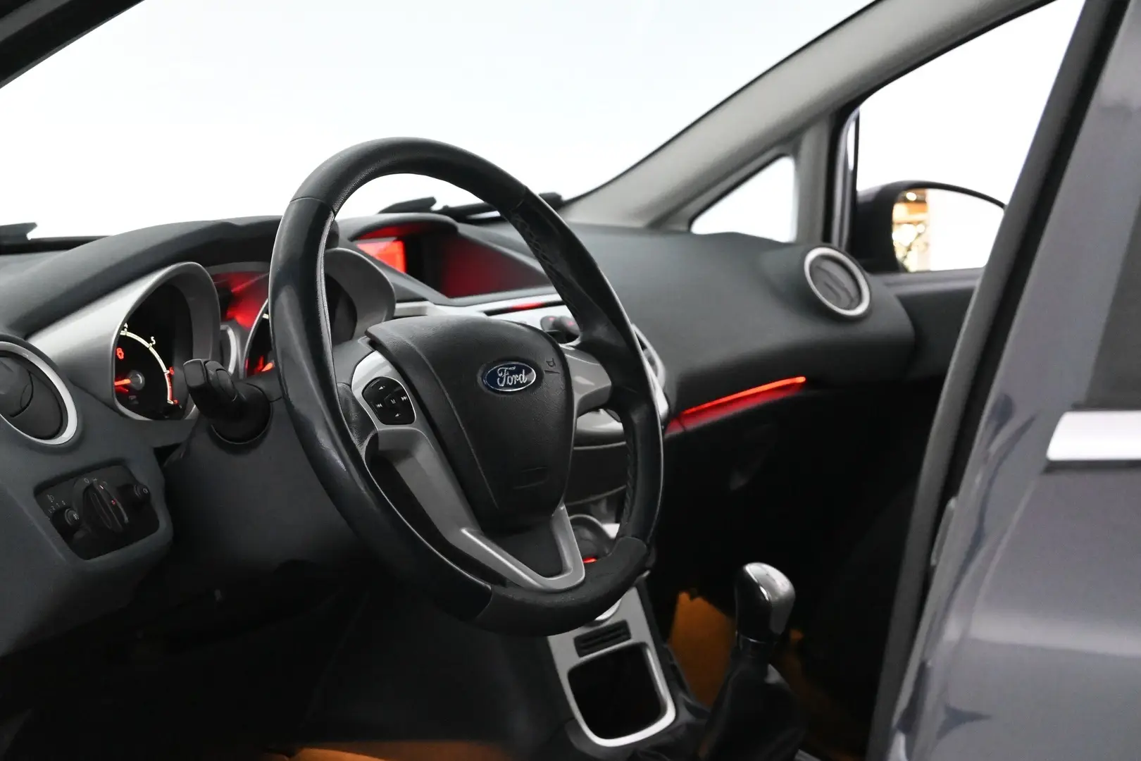 Car Image - 3ytGjuZwAALtMuRyTkGYPL