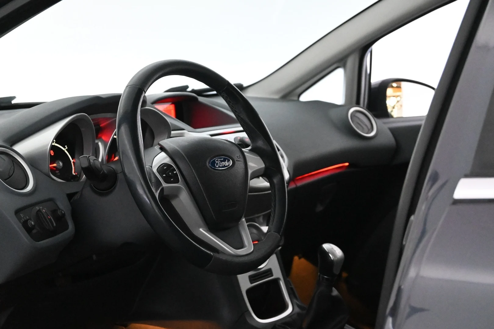 Car Image - 3ytGjuZwAALtMuRyTkGYPL