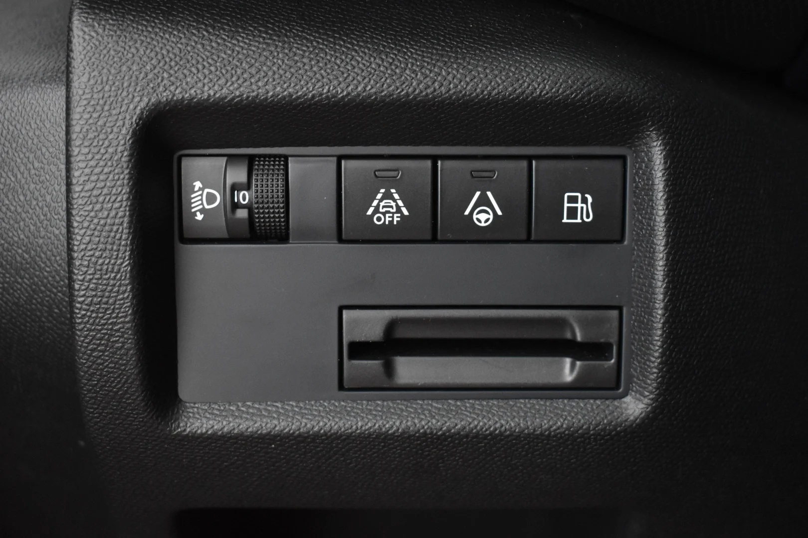 Car Image - 6VvWE0EyQzjqMV9R024MNB