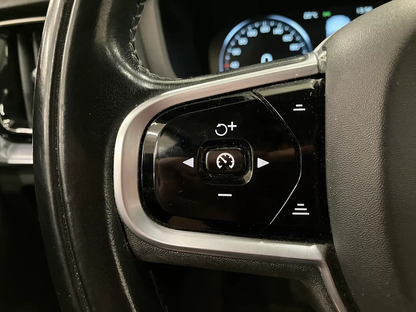Car Image - uDDOUX4sCfxrj5MZD8XOL