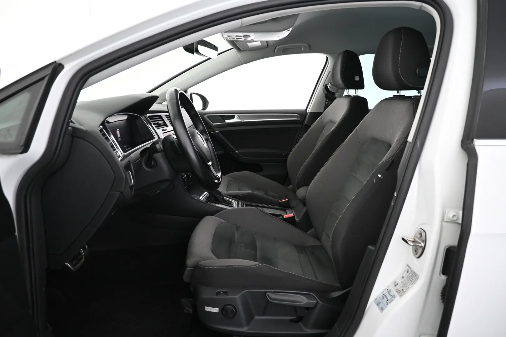 Car Image - 3xc09QO6xg85KbtzEDsQrM