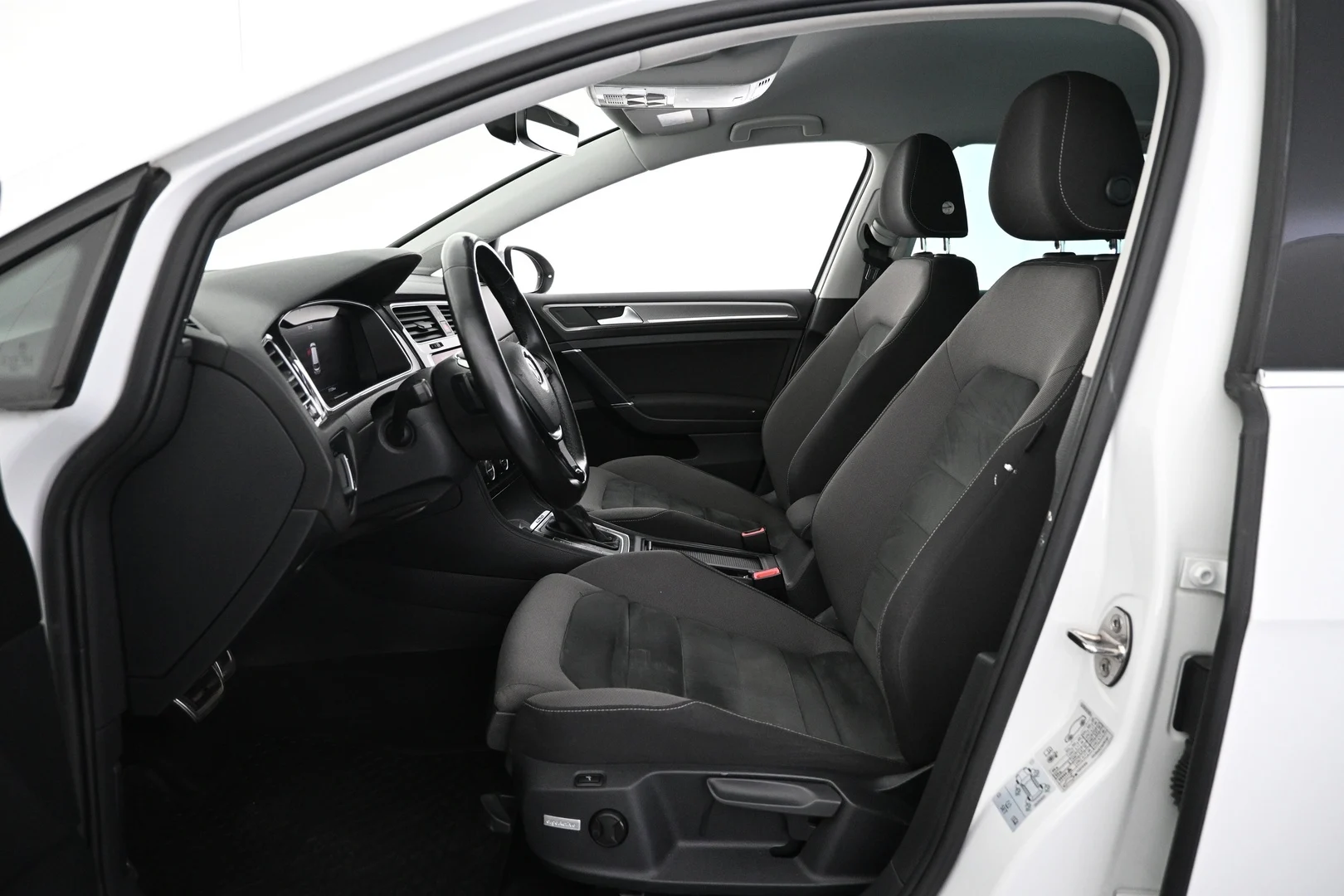 Car Image - 3xc09QO6xg85KbtzEDsQrM