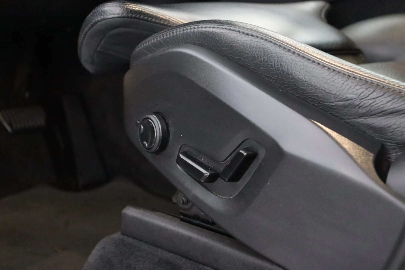 Car Image - 2MBbTSDhgg1PyLUQXcRg6E