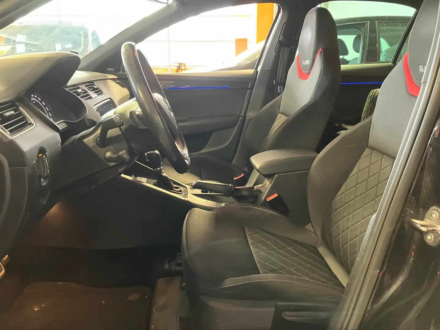Car Image - 3MGzJsvGlkVOrc7hf8gCWB