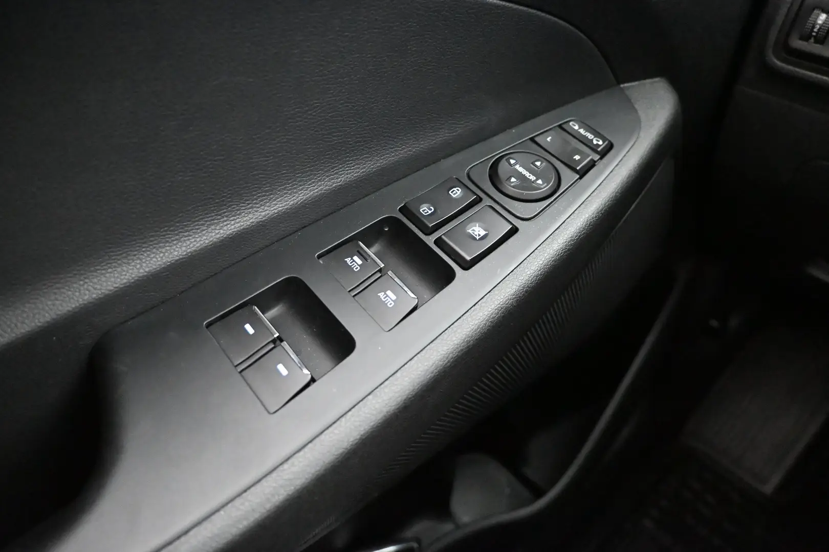 Car Image - 6CRFix35jrlwSxal4TvkbY