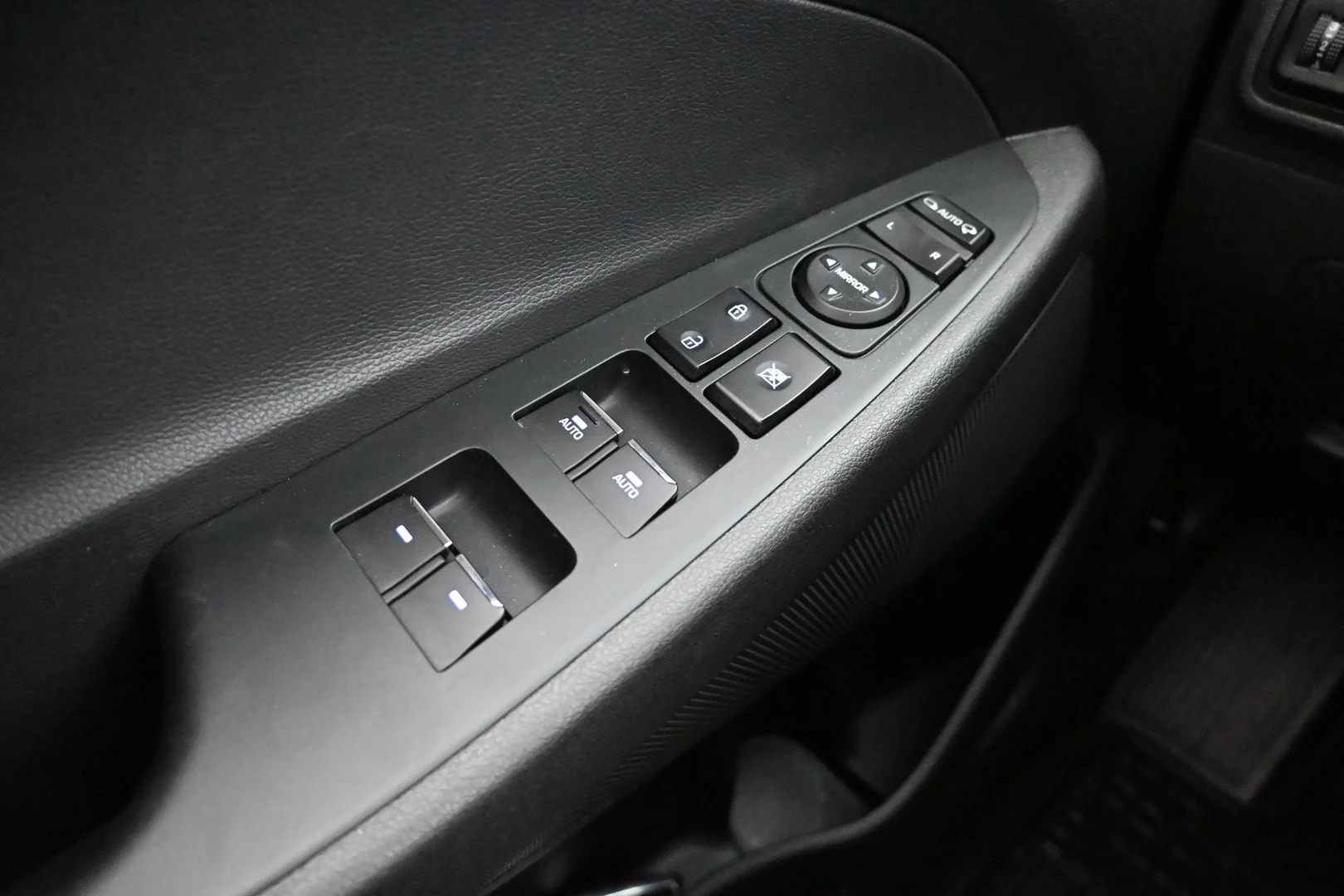 Car Image - 6CRFix35jrlwSxal4TvkbY