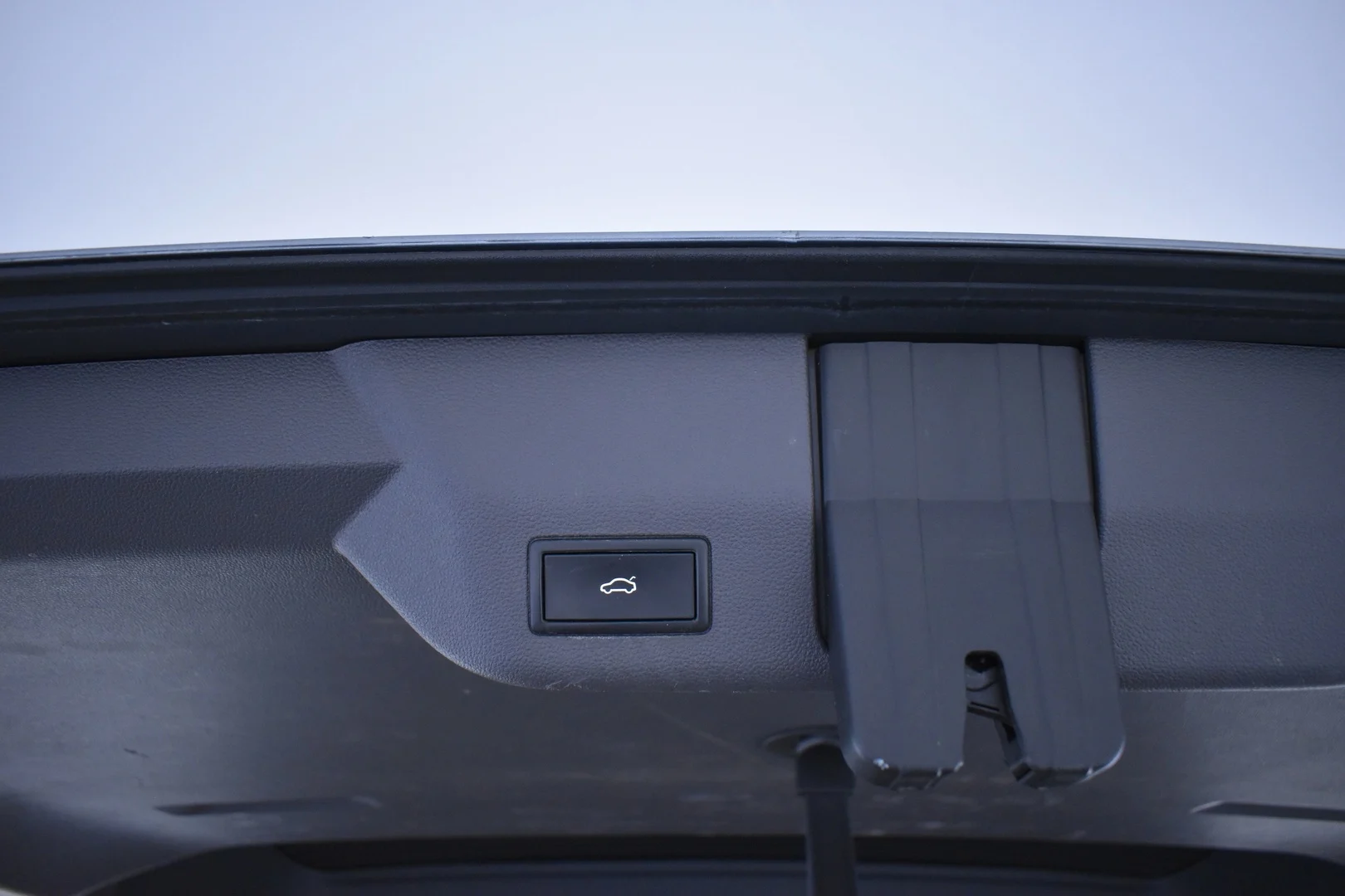 Car Image - 2hL8vHVvzXNS3tMpY1yJwM