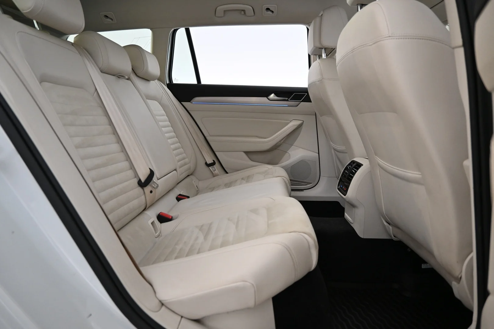 Car Image - 7cn4CmvgLgvDHSs0b8H5mv