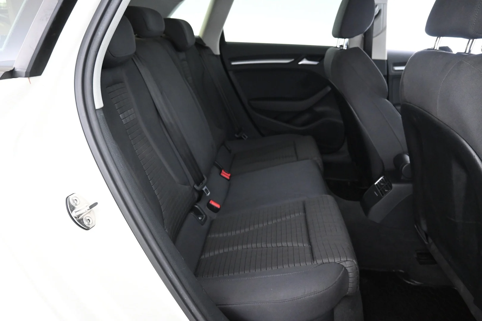 Car Image - 3iN2U7xZBCOVOSsQBewcqs
