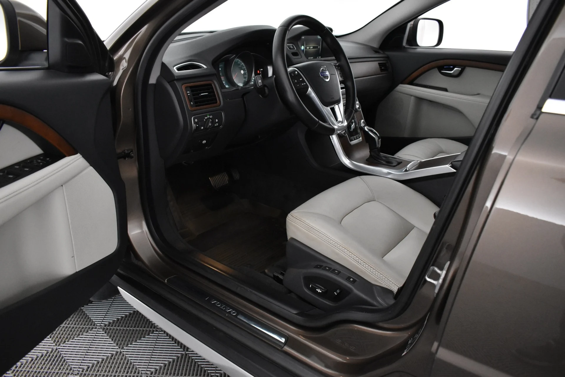 Car Image - 3HErp3dA7ZDw0HaesK3WQQ