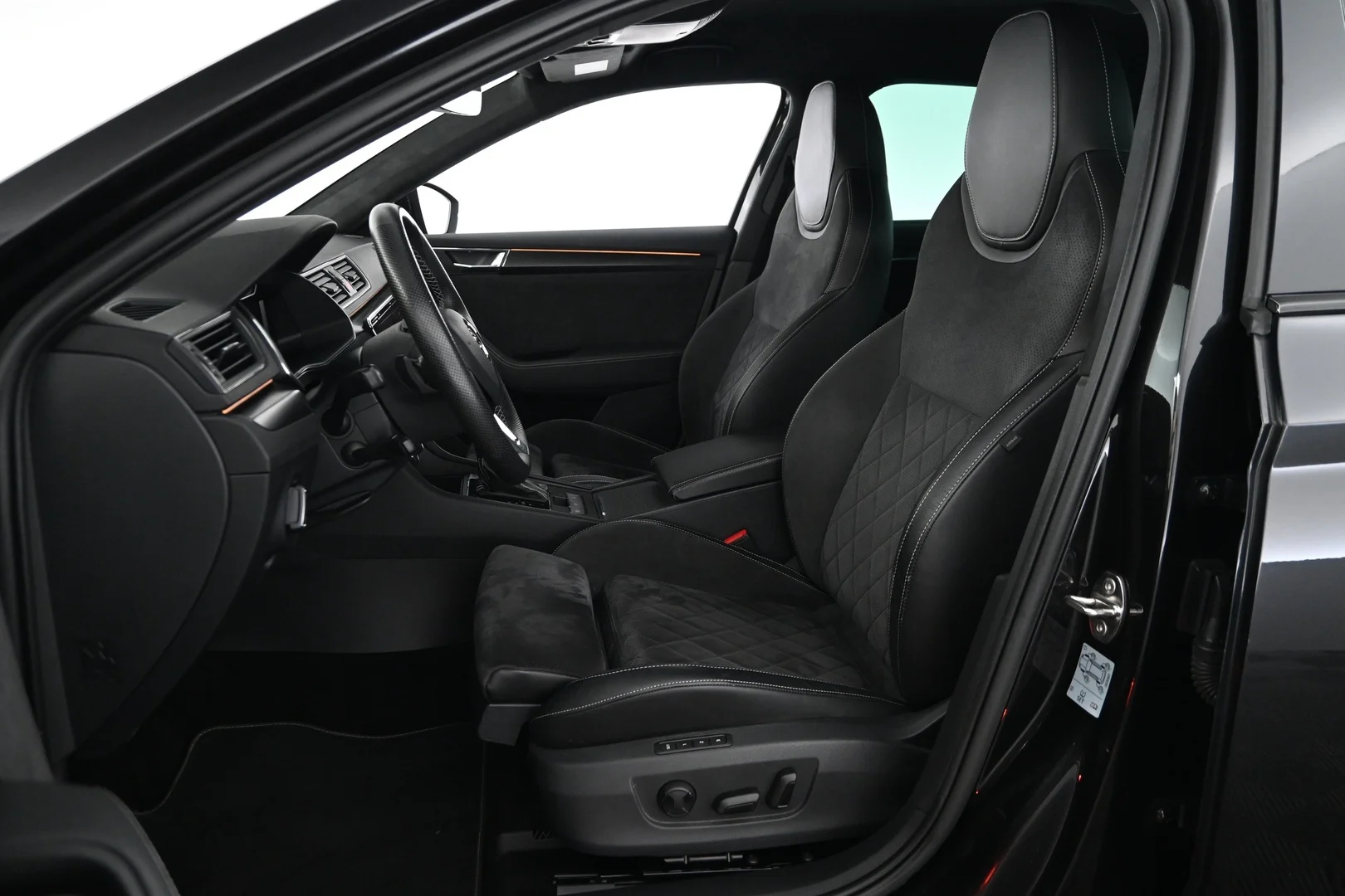 Car Image - 2ly5ys7CW9PIiBLPeBfk6U
