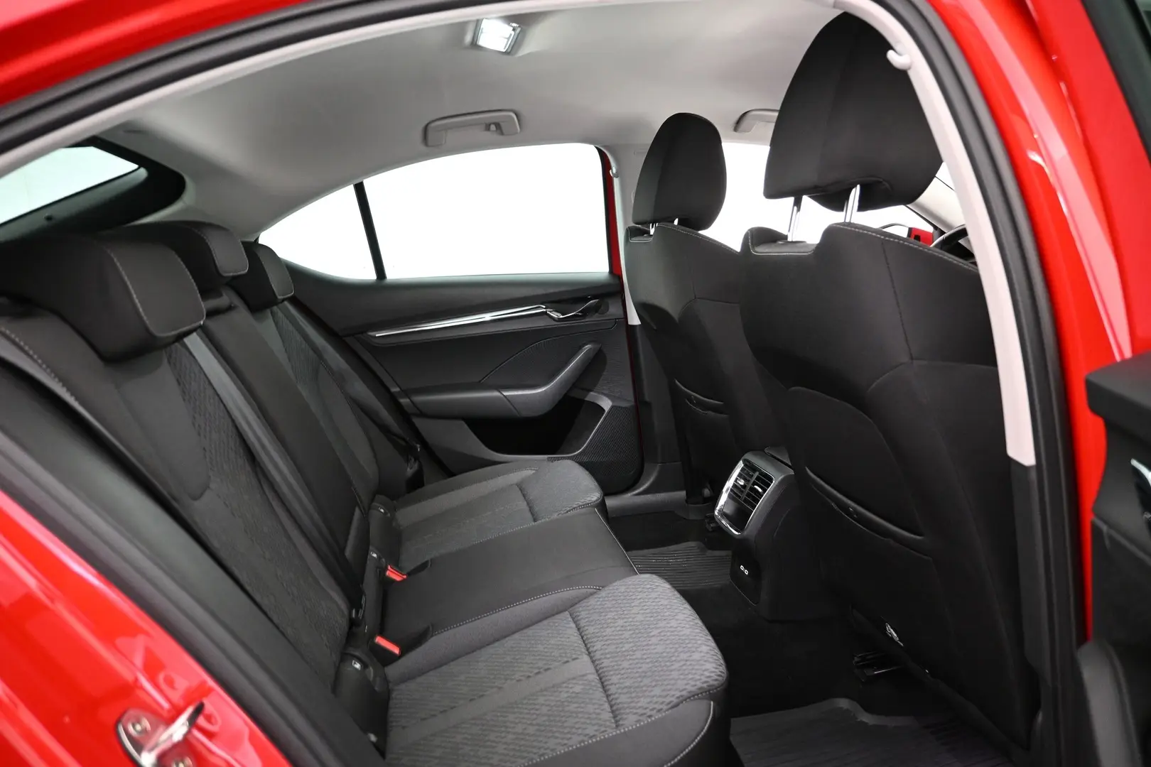 Car Image - 332Hdi1drC8oFpw0BnkfTC
