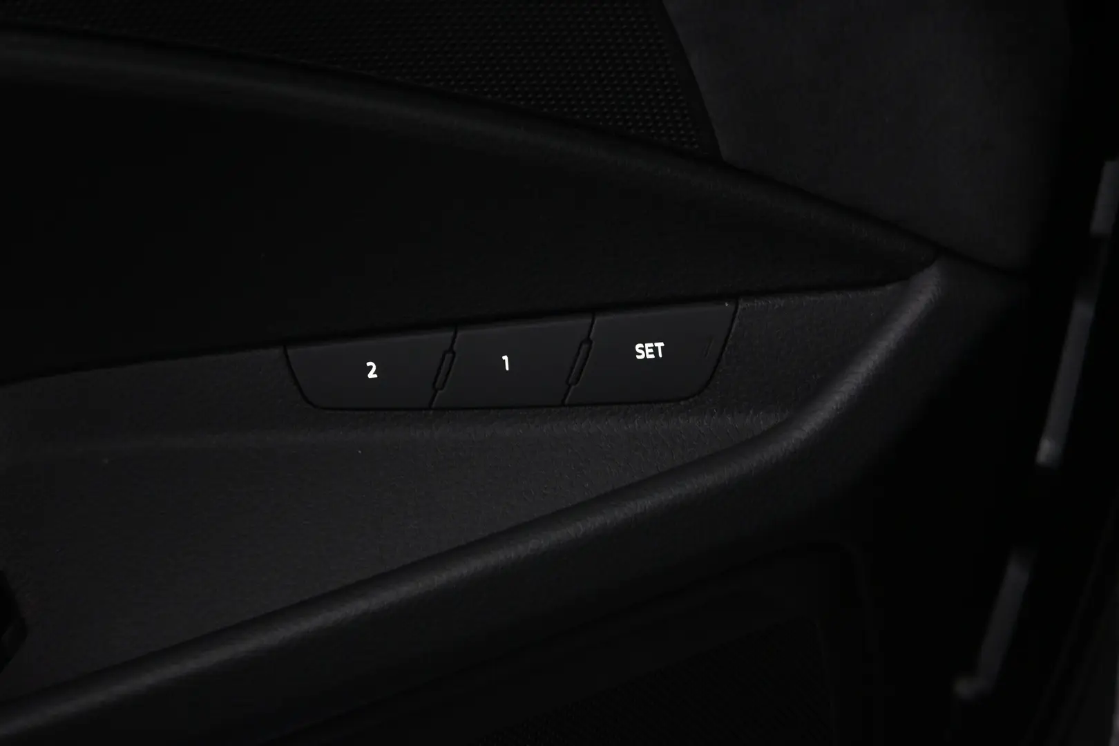 Car Image - 3SeTrWVFpMxFcxx8TpHywU